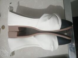 【打胶】又拿到小姑娘的小骚鞋子继续打胶给她2