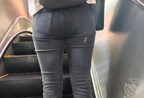 熟妇姐姐的黑色紧身牛仔裤0