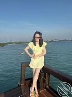 52岁离异熟女阿姨线下见面视频，亲了一口慢慢来。2