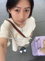 绿帽曝光女友生活照，求大家评价羞辱，评论过5公开裸照