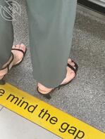 地铁偷拍美脚2