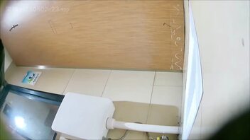 厕所偷拍，原创厕拍前拍，白丝高跟重发