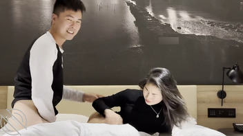 知性美眼镜人妻，一直推脱，情绪极限拉扯，被强推爆肏征服后的反差2