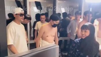 一次被这么多鸡巴操，这女人一辈子值了，各式各样的鸡巴都吃过（转）