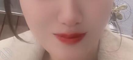 精液容器系列 身边人妻熟女的骚嘴红唇 有没有你喜欢的骚嘴？喜欢就射进去1