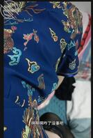 【我和我妈】狂艹穿上旗袍丝袜的老妈，让老妈抬头看着自己的骚逼被儿子草！2