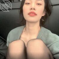 成都高颜值清纯眼睛妹居家自拍，展示各种身材，撅起屁股被我内射