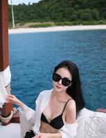 同事发来的旅游照，说老公拍得不好看下次让我帮忙拍0