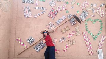 今天老婆真空去上班 逼里面还塞着香肠，有没有想吃骚逼的。解锁联系方式