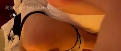 好姐妹同时分享男友那条坚硬大鸡巴。分别满足女友与女友闺蜜