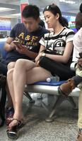 【网友投稿】网友投稿美足，火车站人妻大家也多多投稿发言0