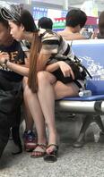 【网友投稿】网友投稿美足，火车站人妻大家也多多投稿发言1