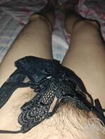 今天又来到姐姐家，把姐姐的内裤偷偷在卫生间拿出来，刚脱下来的，还热乎着呢2
