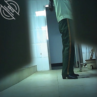 【原创】厕拍某单位女菌官尿尿，还插着卫生棉2