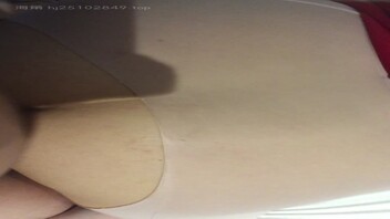 丝袜老婆要找大鸡吧3p，亮出你们鸡吧让老婆自己选