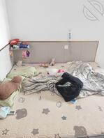 潜入一对情侣的房间发现一条脏脏的原味内裤0