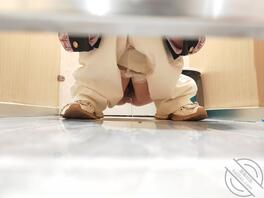 原创厕拍 白裤子小姐姐1