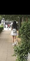 各个场所偷拍各种妹子美腿和骚脚，地铁站，校园，快递站，酒吧1
