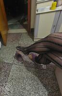 偷拍妈妈的丝袜脚，不愿意相信妈妈出轨2