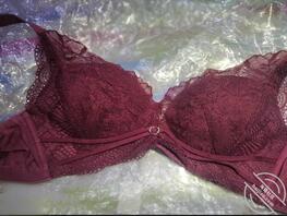 打胶妈妈的骚内衣，保养奶罩