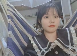 抄底大学班上的骚逼同学