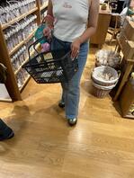 街拍骚货 故意露出凸点乳头 0