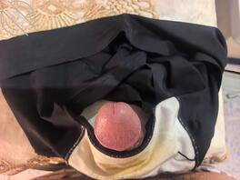 寄宿日常，一不小心射在了大嫂换下来没来得及洗的原味内裤上2