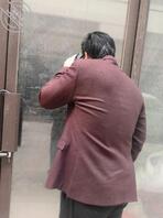 白天在市场里给弟弟吃鸡巴。1