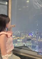 看着表姐美照和翘臀,垂涎欲滴,发消息约她出来操逼0