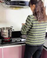 偷拍几张老妈的日常照1