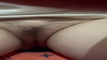 大鸡巴们，老婆自慰给你看