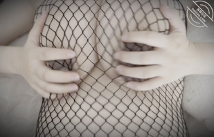 256、姐姐穿上以前的情趣内衣在地毯上和我缠绵打炮！