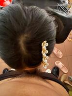 出门前让女儿吃个鸡0