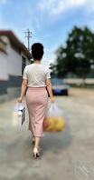 2.和老妈一起回家看姥爷，骚内裤在身后都能看到勒痕1