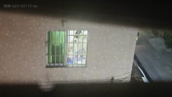 对面邻居小妹，奶子特别大