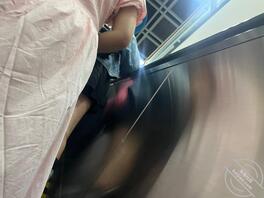 分享-第一次扶梯人太多了，第二次让闺蜜挡起，难搞1