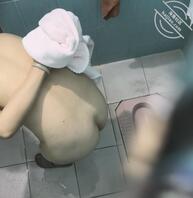 偷拍白虎妈妈洗澡1