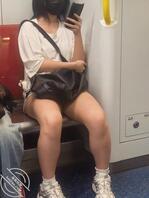 地铁里的大长腿2