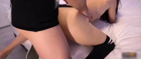 淫荡人妻偷情私人教练，被无套开发后庭。“轻点，啊啊啊，我没被操过屁眼子”