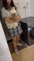 带大一学妹来看猫，顺便后入内射了她