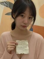 绝对真实，有认证，调教04年已成年女大学生刘蕾掰穴自拍尿尿1