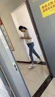 原创偷拍公司大黑逼同事1