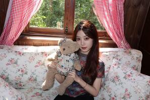 曝光反差母狗，求各位羞辱她，越脏越好0