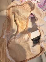 套头爽玩亲姐卫生间原味内裤，上边都是淫水分泌物尿渍，太上头了2