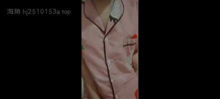 嫂子偷偷在空间发视频被我保存了，分享给大家看看