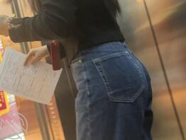 偷拍多年的少妇，骚屁股性感真想顶1