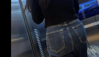 偷拍多年的少妇，骚屁股性感真想顶