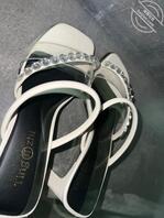 扫楼偷拍四双骚凉拖2