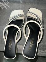 扫楼偷拍四双骚凉拖