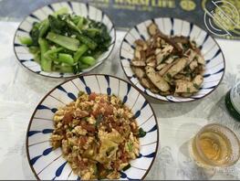 给大家分享骚妈居家照片顺便说一下骚妈在家出轨的经历